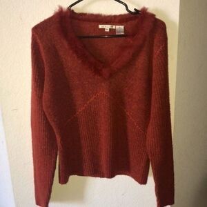 Avalin Womens v neck sweater burgundy with fur  size M